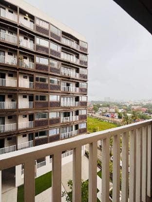 * * WV 28 Serene Balcony Spot Vacation rental in Iloilo City