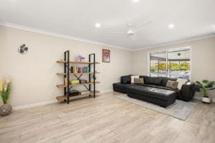 Spacious Family Home Wifi and Salt Pool  Vacation rental in Mudgeeraba
