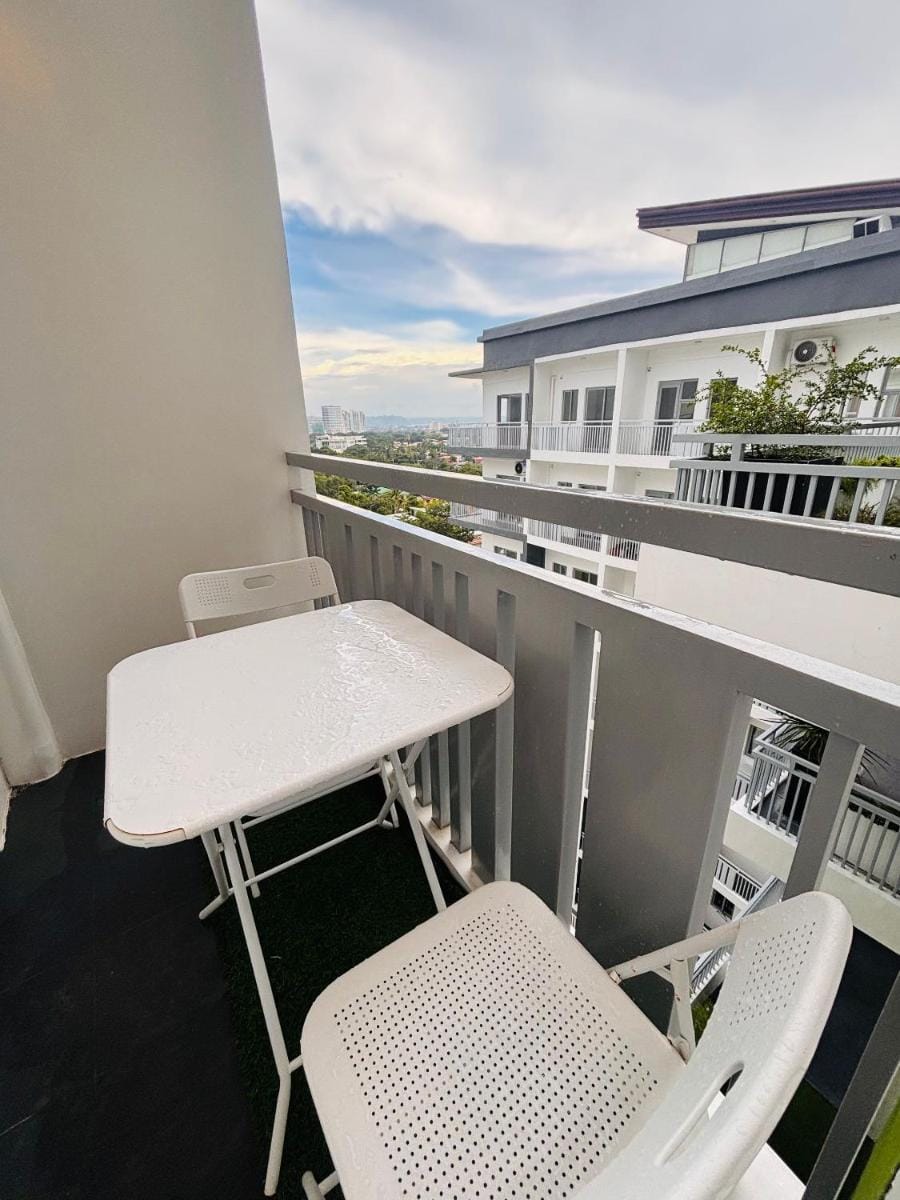 Elegant Room with Relaxing Ambiance Apartment in Iloilo City