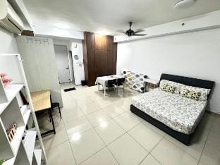 I-Soho Homestay, Spacious Studio Unit + Balcony. Vacation rental in Selangor, Malaysia