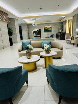 KD's Home - Fast WiFi + Netflix + Pool + Karaoke Apartment in Mandaluyong