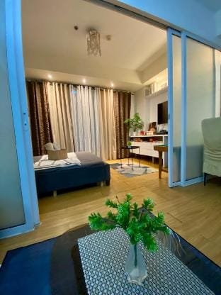 City Meets Sea-Azure Beachfront Vacation rental in Paranaque