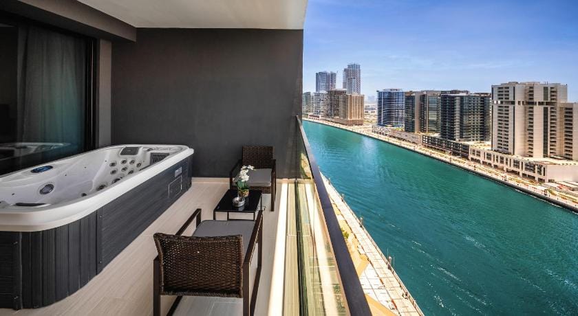 SettlerHomes - Trillionaire - Private Jacuzzi Hotel in Dubai