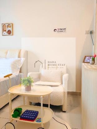SkyTrees 2pax Bukit Indah Creamy Studio/Nflix Vacation rental in Johor Bahru