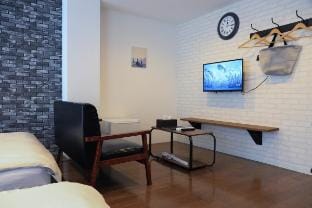 4階1フロア48平米貸切/TX浅草駅3分/最大6名/高速Wi-Fi/Chrome cast Vacation rental in Japan