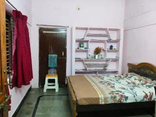 AC bedroom with private entrance@Gardenvilla, Hyd. Villa in Hyderabad