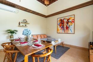 Casa Lola Bright 3BR Villa with Pool Near Melasti Villa in Bali