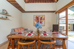 Casa Lola Bright 3BR Villa with Pool Near Melasti Villa in Bali