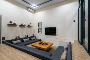 Umajana - 3BR w/ Pool, Rooftop, Canggu 10 Min Villa in North Kuta