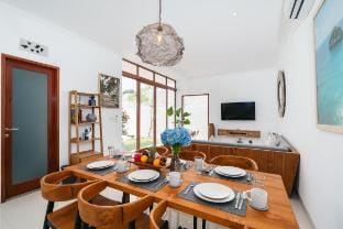 Makash - 8 Min To Beach | Serene Escape in Canggu Villa in North Kuta