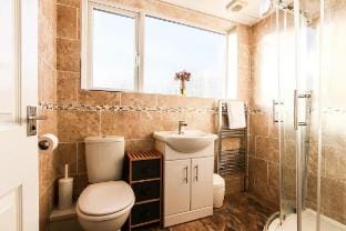 Stylish 6 Bed Detached House Vacation rental in Newcastle upon Tyne