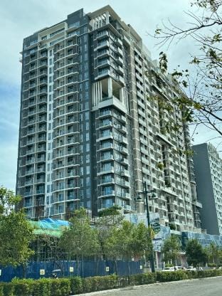 The Palladium - 1Bedroom Pool-View Apartment in Iloilo City