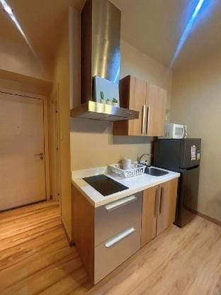 Cozy Knightsbridge Studio Unit with Balcony Vacation rental in Makati