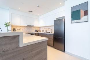 Bright   Elegant 2BR in Creek Harbour Apartment in Dubai