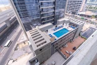 Glamorous 1BR Apartment - Steps from the Beach Apartment in Dubai
