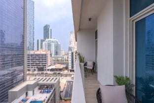 Glamorous 1BR Apartment - Steps from the Beach Apartment in Dubai