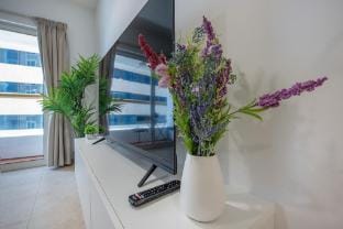 Spacious 1-Bedroom at Elite Tower in Dubai Marina  Near to to Beach Apartment in Dubai