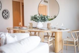 Stylish Cozy 3-Bedroom Apartment with Harbour Views in Dubai Creek Harbour Apartment in Dubai