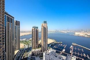 Stylish Cozy 3-Bedroom Apartment with Harbour Views in Dubai Creek Harbour Apartment in Dubai