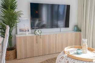 Charming Minimalist Studio Perfect for 4 in Dubai Marina Apartment in Dubai