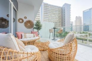 Bali-inspired 1-Bedroom Apartment for 4 in Business Bay Apartment in Dubai