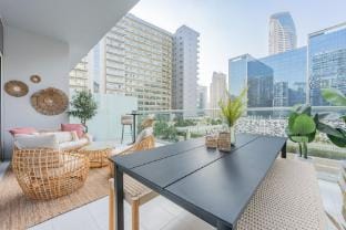 Bali-inspired 1-Bedroom Apartment for 4 in Business Bay Apartment in Dubai