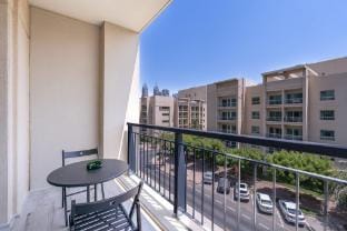 Spectacular 1-Bedroom perfect for 4 in The Greens Apartment in Dubai