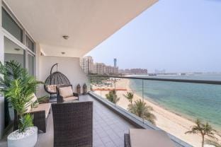 Peaceful and Airy 1-bedroom Apartment with the Palm beach view Apartment in Dubai