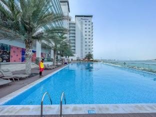 Peaceful and Airy 1-bedroom Apartment with the Palm beach view Apartment in Dubai