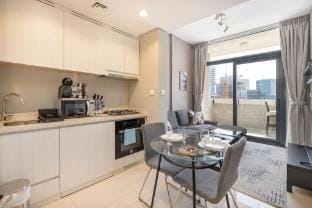Stylish 1-Bedroom Apartment with Stunning Canal Views at Business Bay Apartment in Dubai