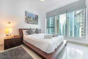 Upscale 2BR with Breathtaking Burj Views Apartment in Dubai