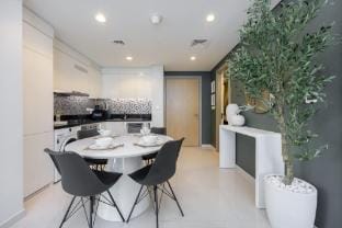 Modern Luxe 2BR in Business Bay Apartment in Dubai
