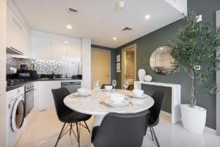 Modern Luxe 2BR in Business Bay Apartment in Dubai