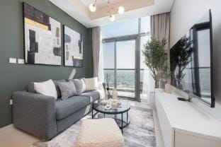 Modern Luxe 2BR in Business Bay Apartment in Dubai