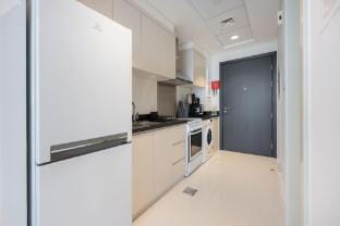 Spacious Studio in Carson C - Damac Hills Apartment in Dubai