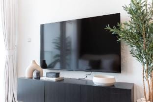 Spacious Studio in Carson C - Damac Hills Apartment in Dubai