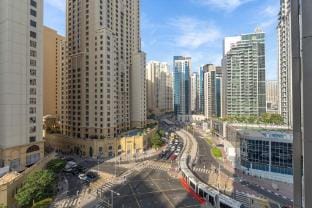 Bright and Airy 1-Bedroom Apartment Perfect for 4 in Dubai Marina Apartment in Dubai