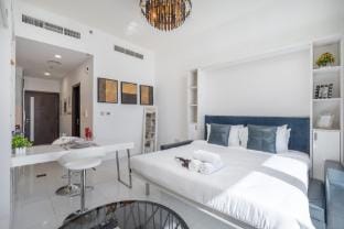 Relaxing and Gorgeous Studio in Miraclz by Danube Apartment in Dubai