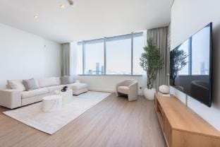 Sky Garden s Magnificent 1 Bedroom Apartment Perfect for 4 Apartment in Dubai