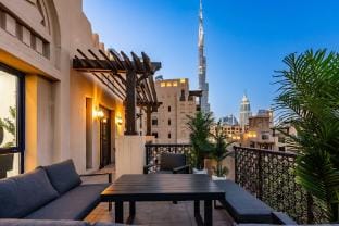 Luxury 2BR Apartment with Full Burj Khalifa View  2-Min Walk to Dubai Mall Apartment in Dubai