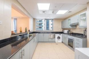 Exceptional and Stunning 1 Bedroom in Dubai Marina Apartment in Dubai