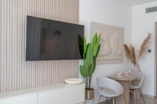 Stylish Studio Sleeps 2 with Balcony Apartment in Dubai