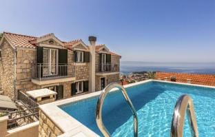 Villa Elizabeta Makarska by Villas Guide Villa in Makarska