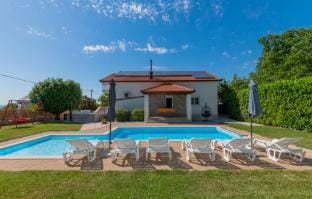 Villa Jelavic - Makarska by Villas Guide Villa in Split-Dalmatia County