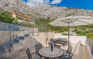 Villa Ana - Makarska by Villas Guide Villa in Makarska