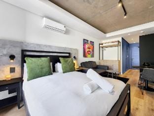 Stylish Sea Point Studio Vacation rental in Sea Point