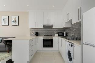 On the beach. Surfers Oasis ! Pool, Braai, Parking Vacation rental in Cape Town
