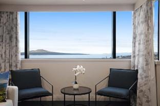 Amazing Ocean Views 1BR Rooftop Pool Tennis Gym Vacation rental in Auckland