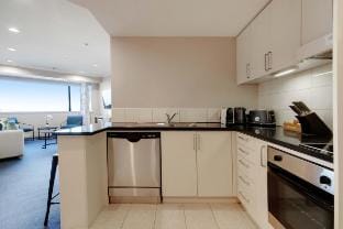 Amazing Ocean Views 1BR Rooftop Pool Tennis Gym Vacation rental in Auckland