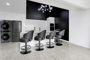 Stunning Newly Renovated 2BR 2BA Carpark, Manukau Vacation rental in Auckland